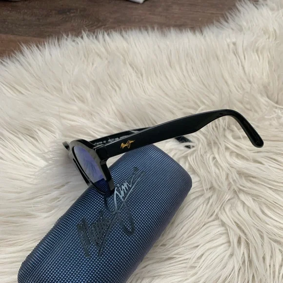 Maui Jim Black Polarized Sunglasses With Reflective Blue Lenses - Picture 6 of 16
